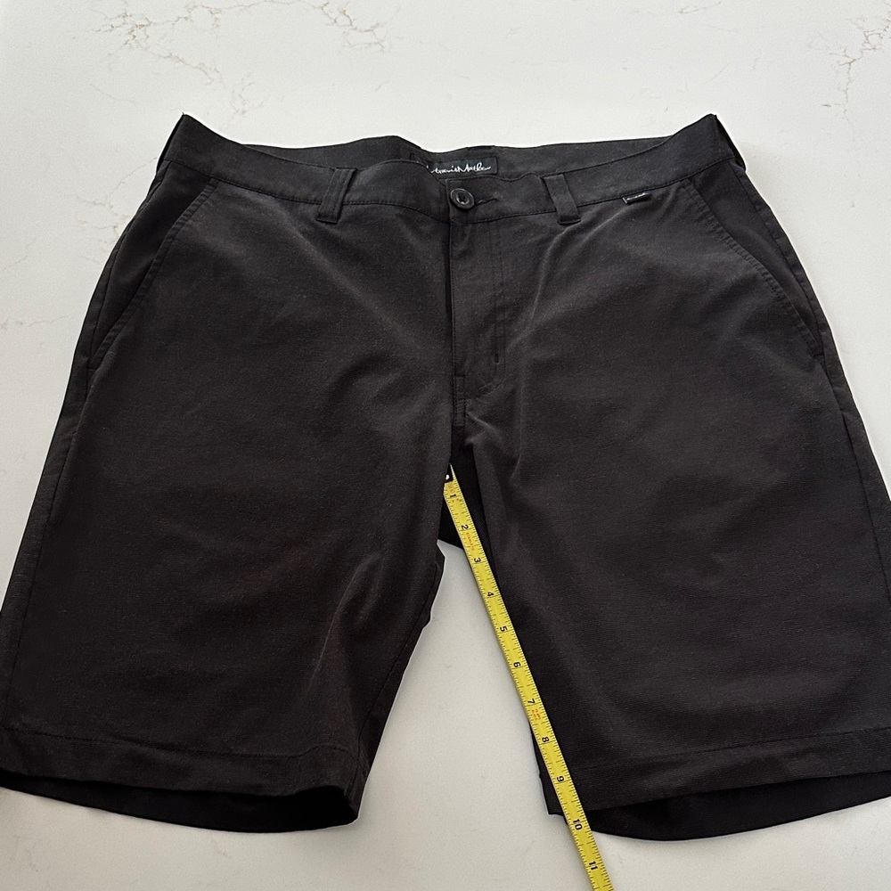 Travis Mathew Men’s Beck Black Casual Golf Shorts 33 Like New!